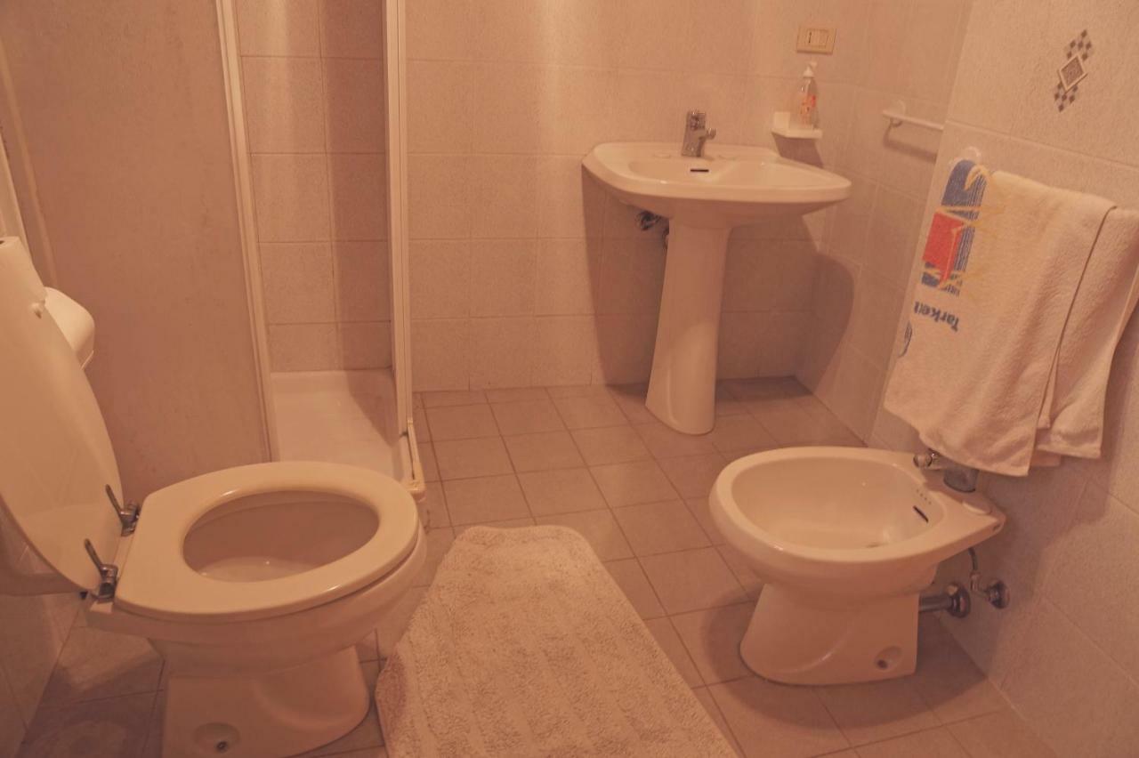 Foresteria Lombarda Da Giovanna بارزيو المظهر الخارجي الصورة